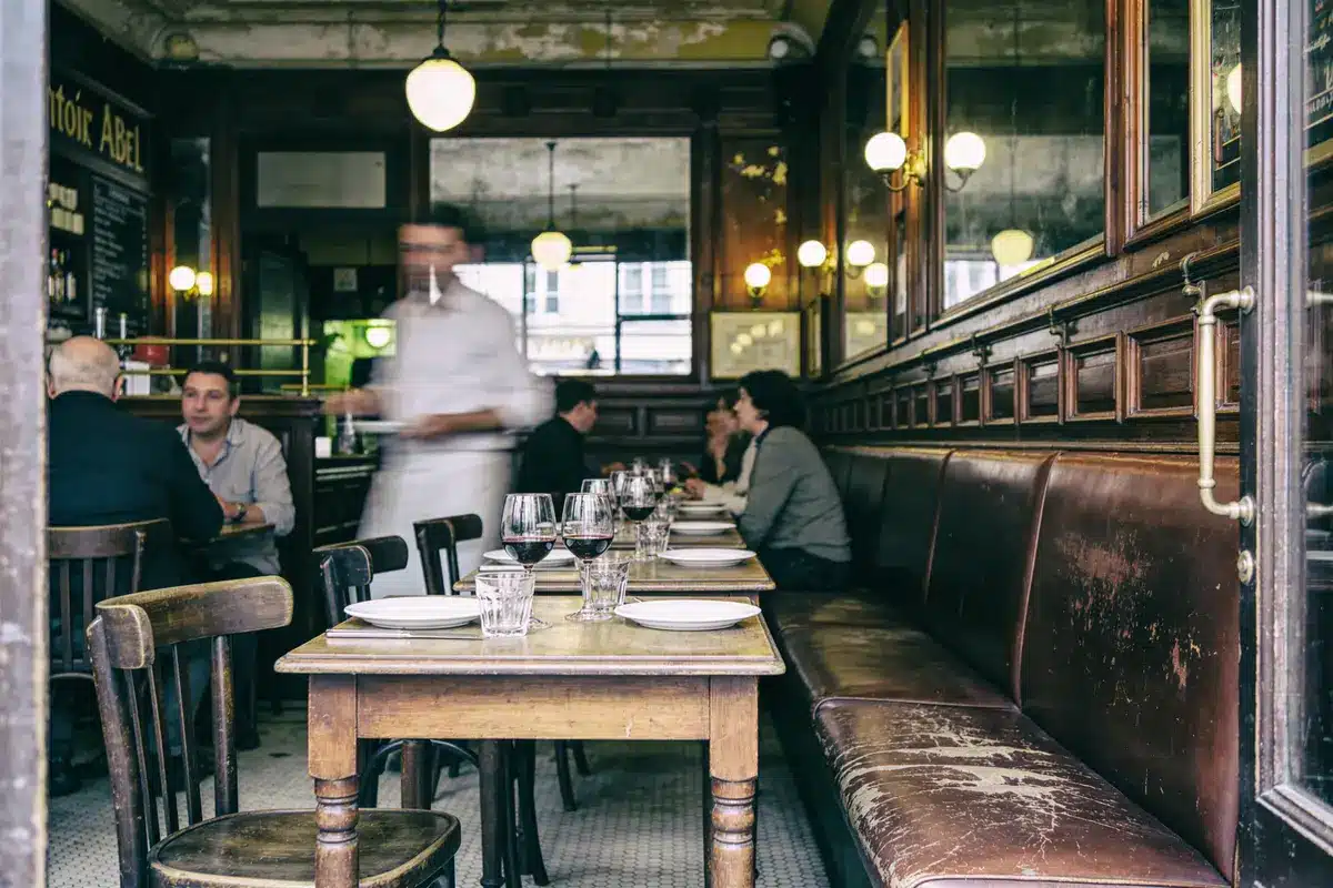 Café Comptoir Abel : Découvrez Le Bouchon Lyonnais Authentique !