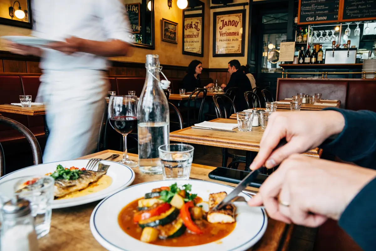 Découvrez chez Janou rue Roger Verlomme, Paris, France !